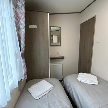 Delightful 2 Bedroom Caravan, Pencnwc, New Quay Cross Inn Exterior photo