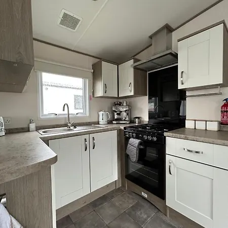 Delightful 2 Bedroom Caravan, Pencnwc, New Quay Cross Inn Exterior photo