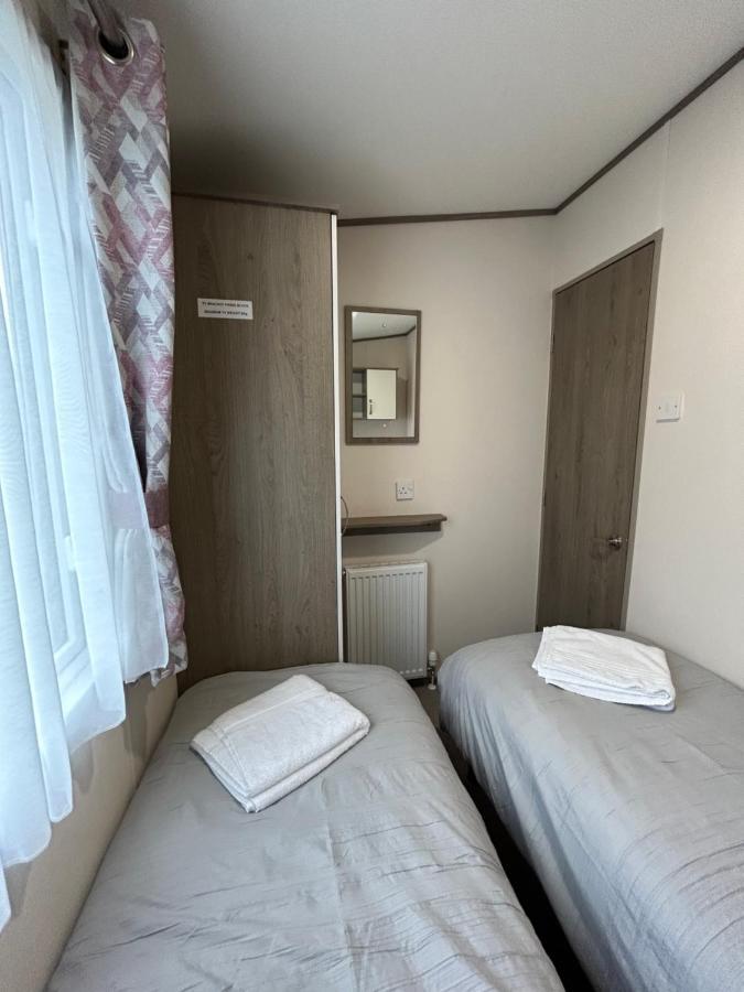 Delightful 2 Bedroom Caravan, Pencnwc, New Quay