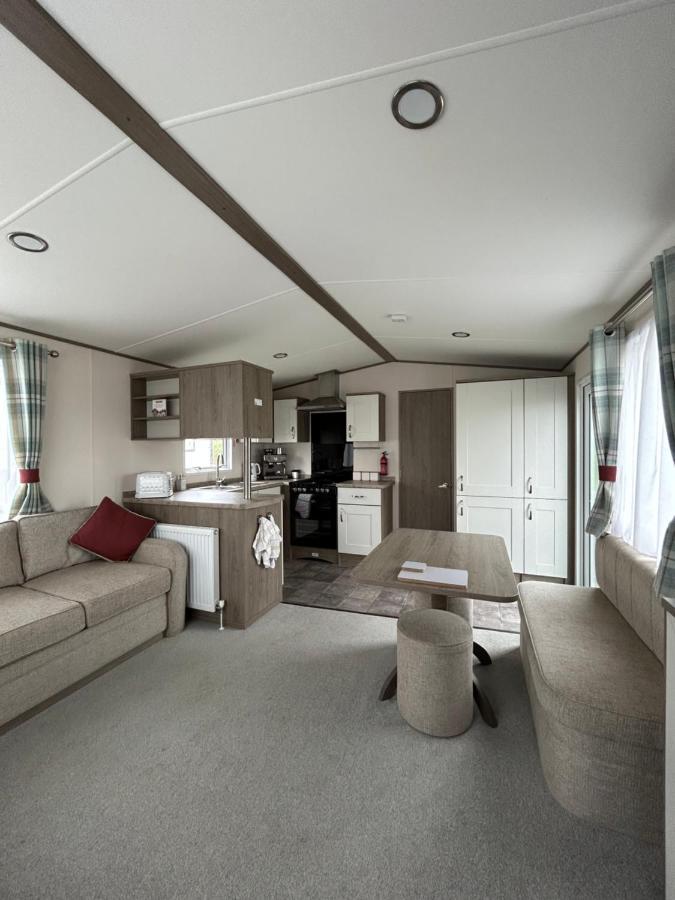 Delightful 2 Bedroom Caravan, Pencnwc, New Quay Holiday home *