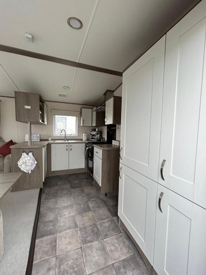 Delightful 2 Bedroom Caravan, Pencnwc, New Quay Holiday home Cross Inn