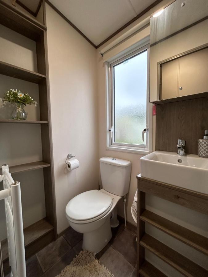 Delightful 2 Bedroom Caravan, Pencnwc, New Quay