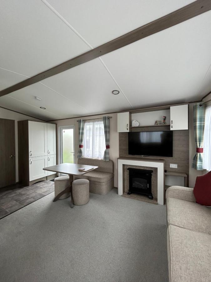 Delightful 2 Bedroom Caravan, Pencnwc, New Quay Holiday home