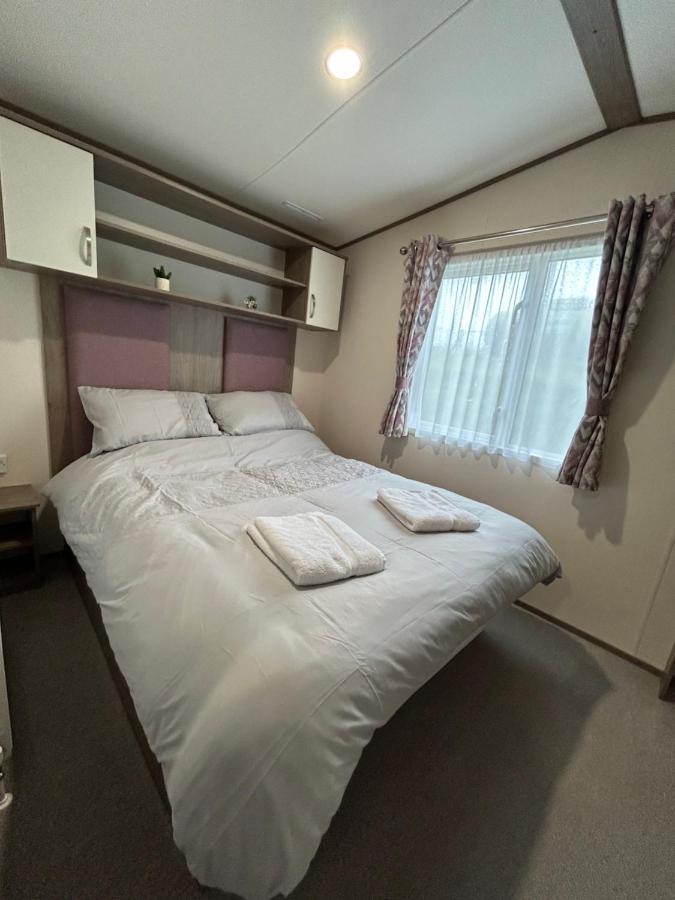 Delightful 2 Bedroom Caravan, Pencnwc, New Quay Holiday home *